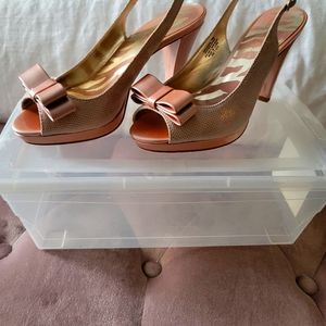 Anne Klein size 7 Leather